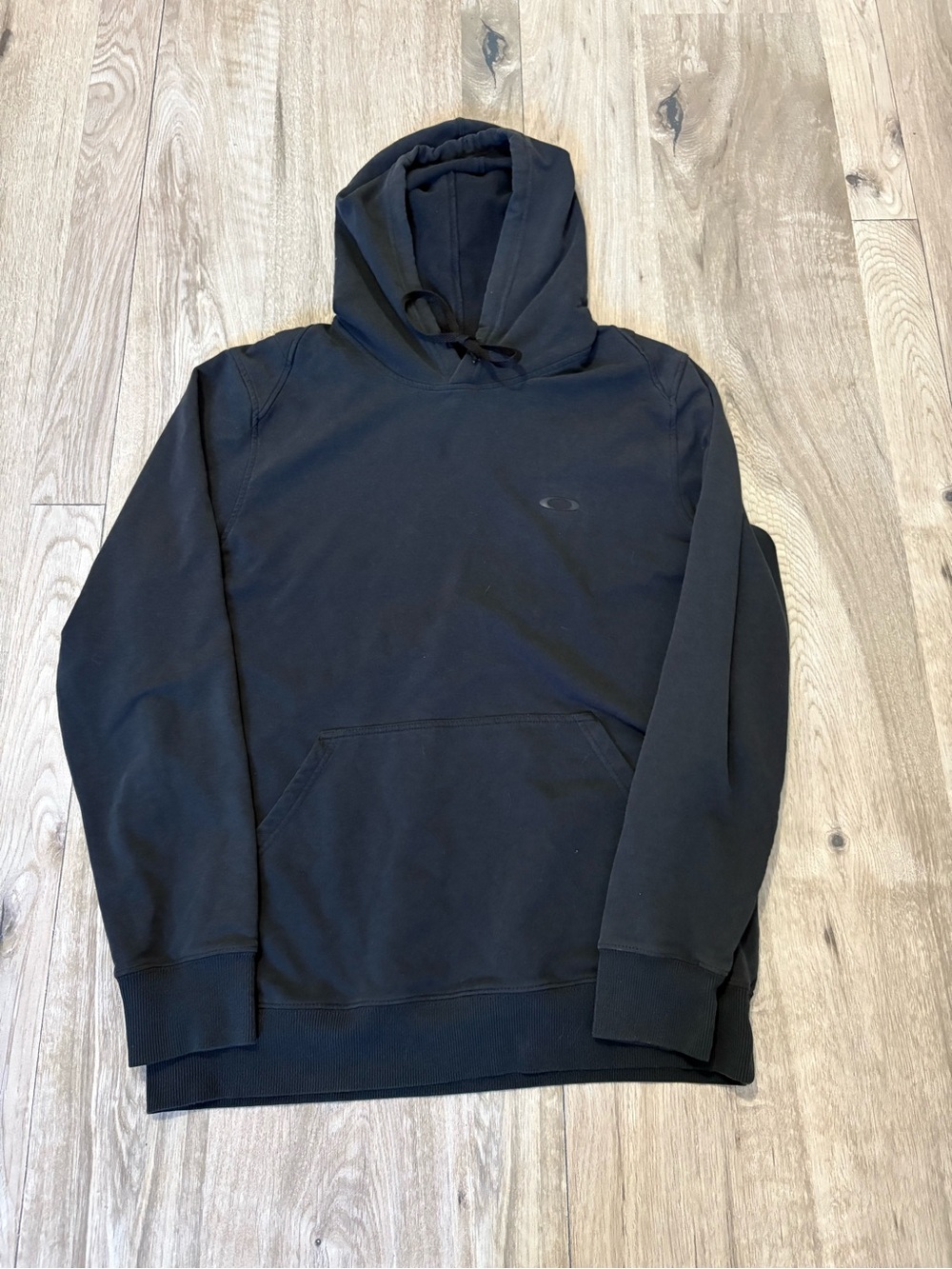Oakley Black Hoodie - Men's Casual Hooded Sweatshirt